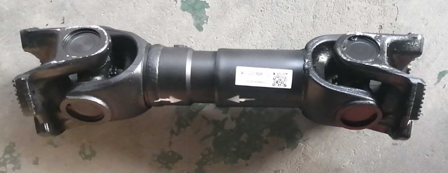 Вал карданный межосевой L=630 фланцы 180x4